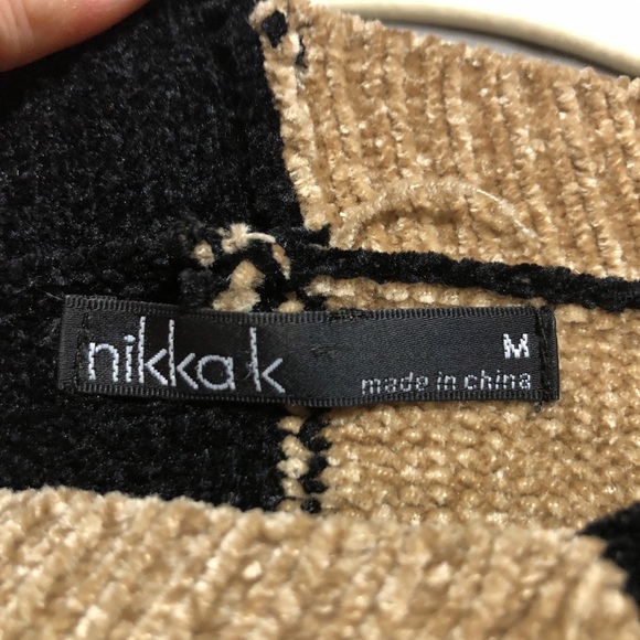 Color Block Cropped Sweater - Picture 2 of 3